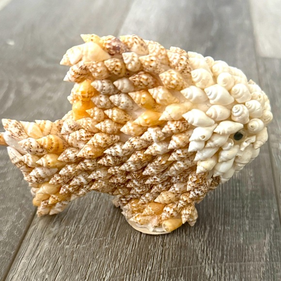 Small decorative fish made of small seashells EUC - Picture 1 of 3